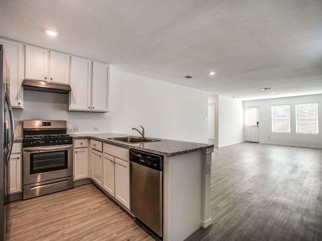 2902 Gustavo Dr - Photo 5 of 13