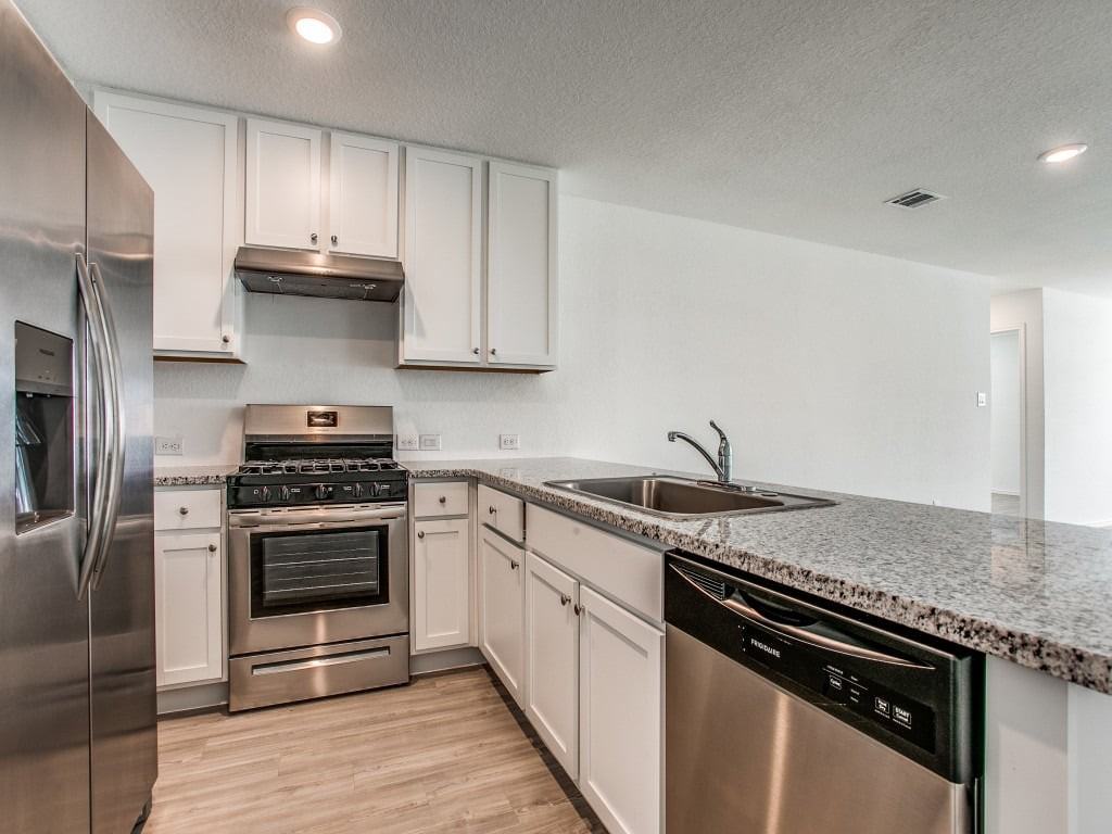 2902 Gustavo Dr - Photo 6 of 13