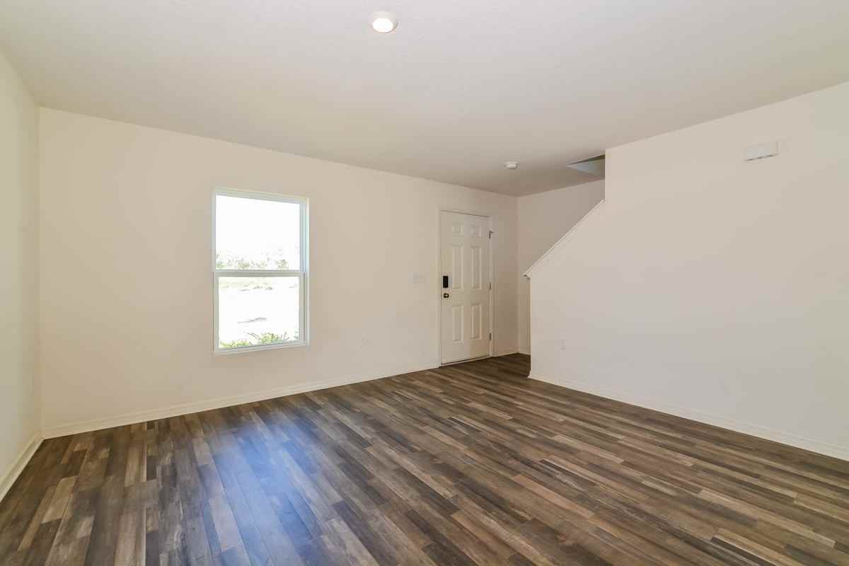 737 Hillview Loop - Photo 4 of 17