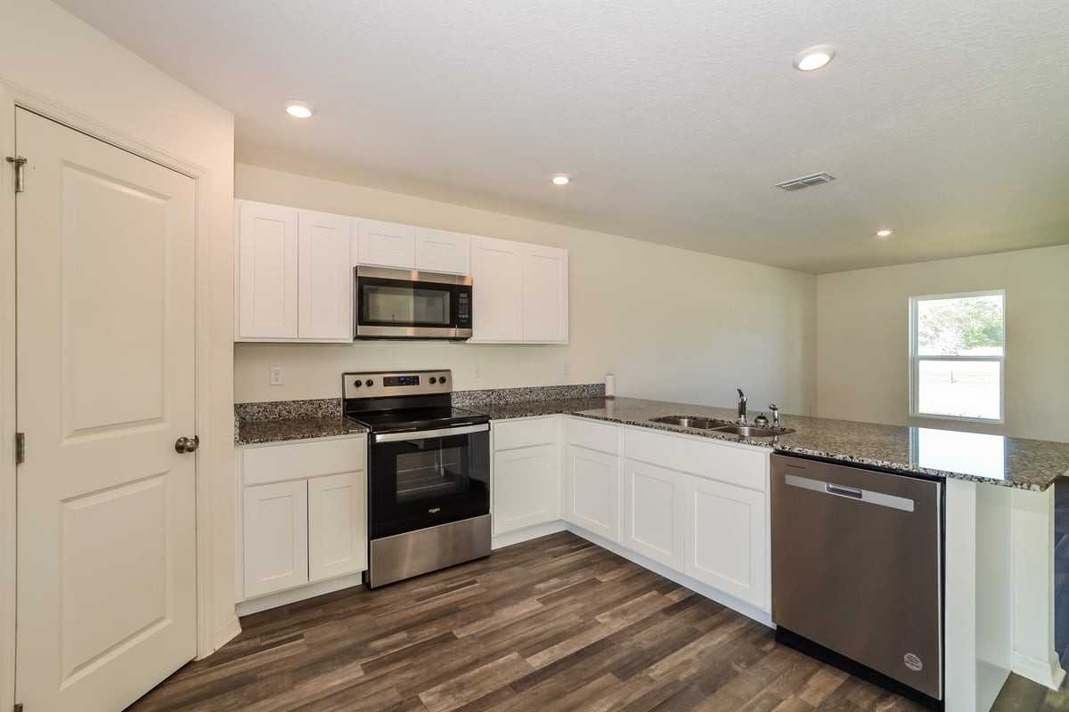 737 Hillview Loop - Photo 6 of 17