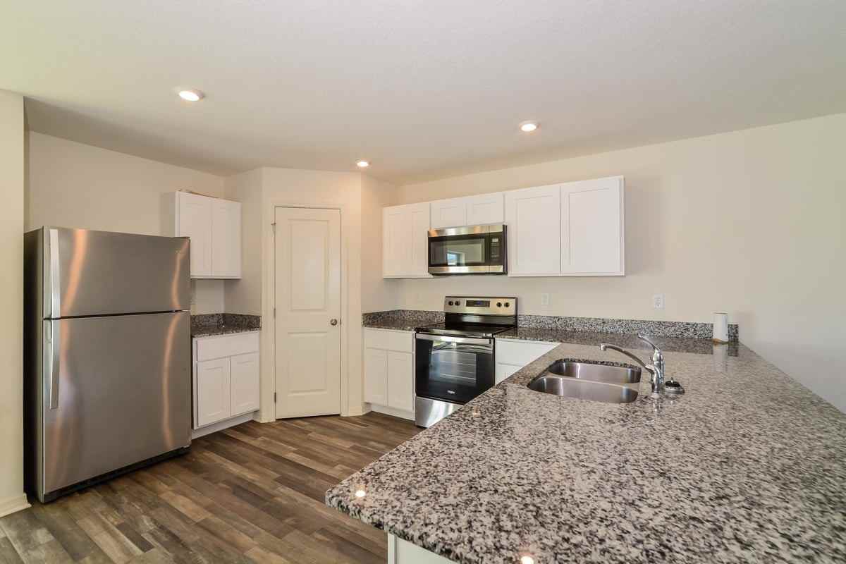 737 Hillview Loop - Photo 7 of 17