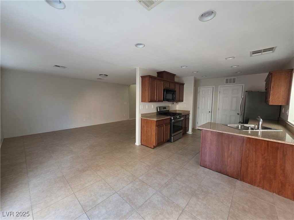 8058 Torremolinos Ave - Photo 5 of 17