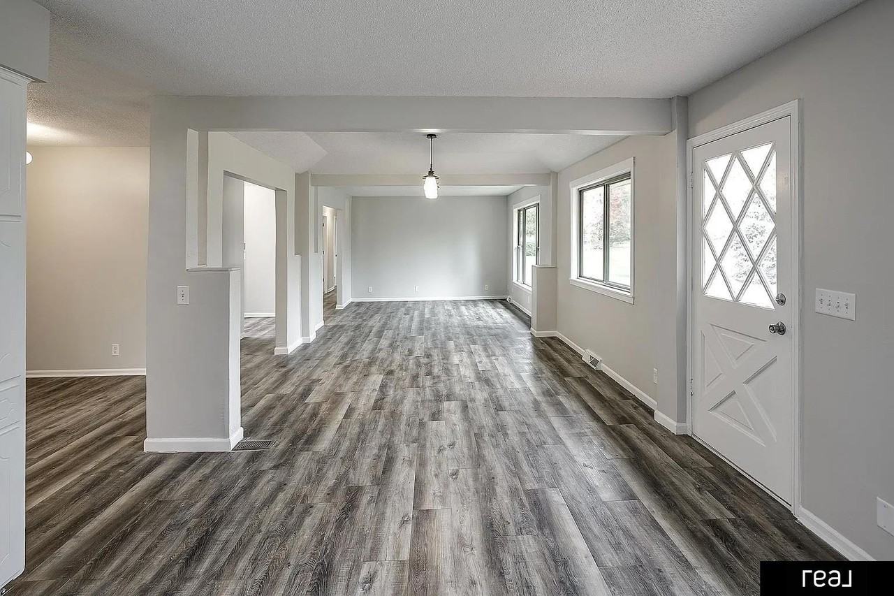 12725 Burt St - Photo 3 of 17