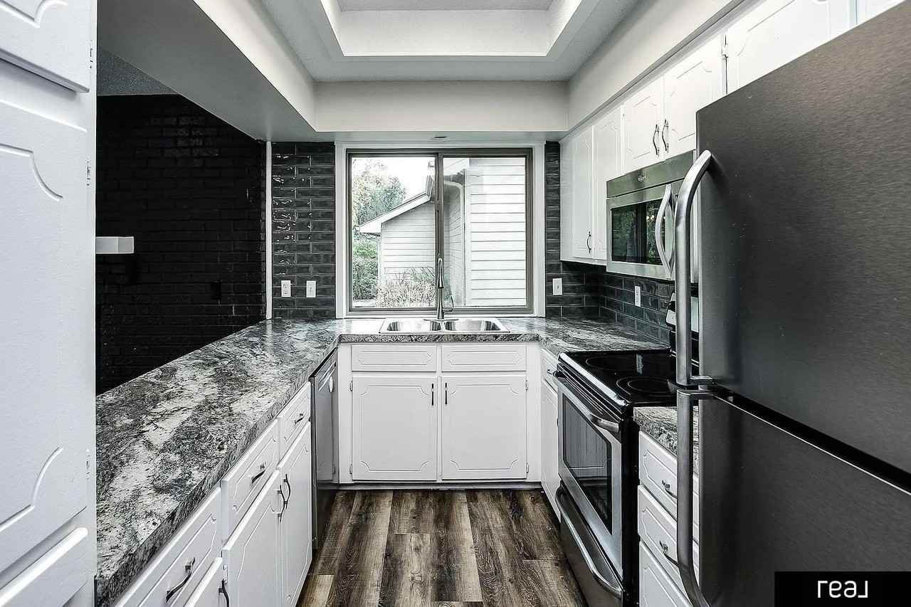 12725 Burt St - Photo 5 of 17