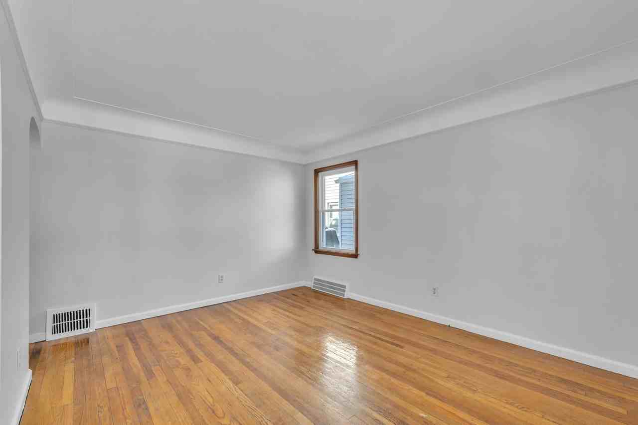 11319 Tecumseh - Photo 7 of 39