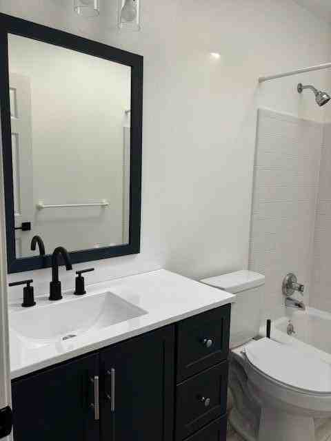 1331 Brighton Lake Rd - Photo 3 of 35