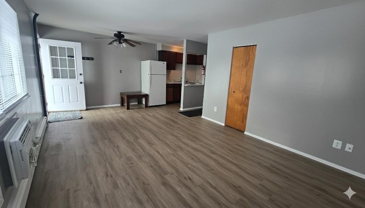 46169 Jefferson Ave - Photo 2 of 9