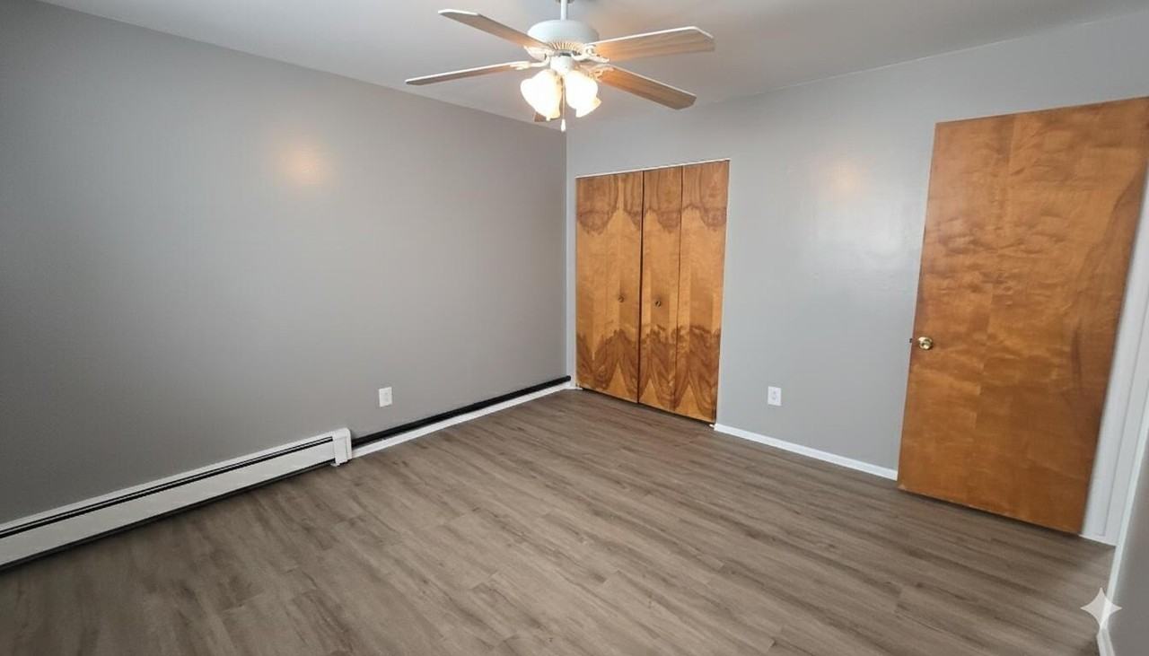 46169 Jefferson Ave - Photo 3 of 9