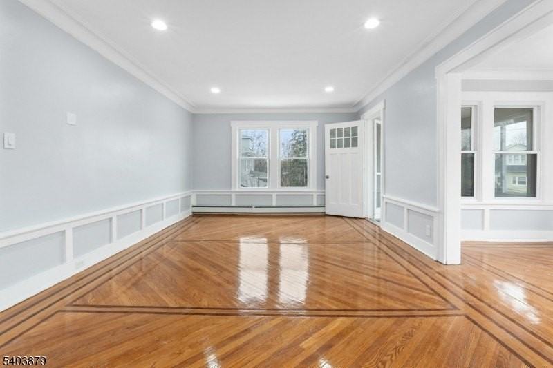 337 Seymour Ave - Photo 7 of 35