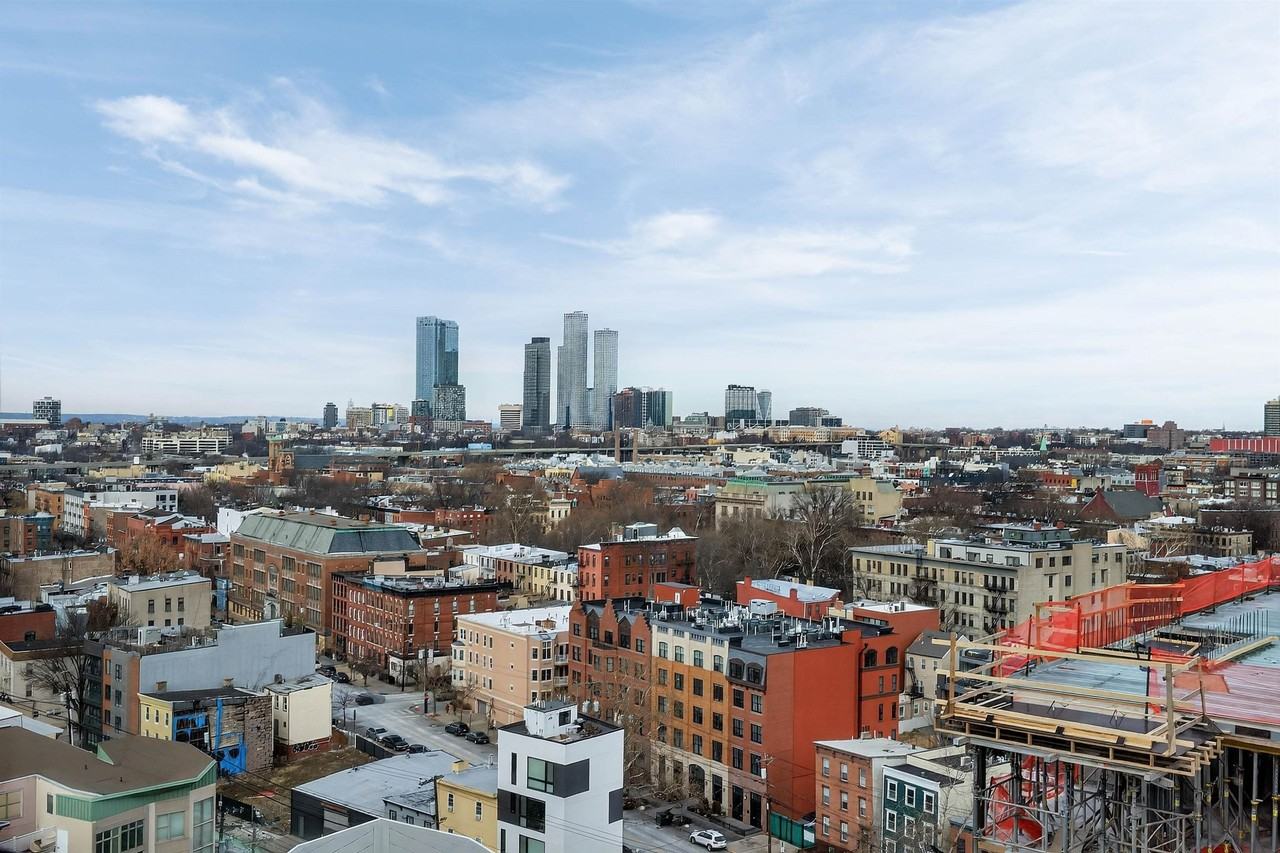 213 Grove St #PH2 - Photo 4 of 30