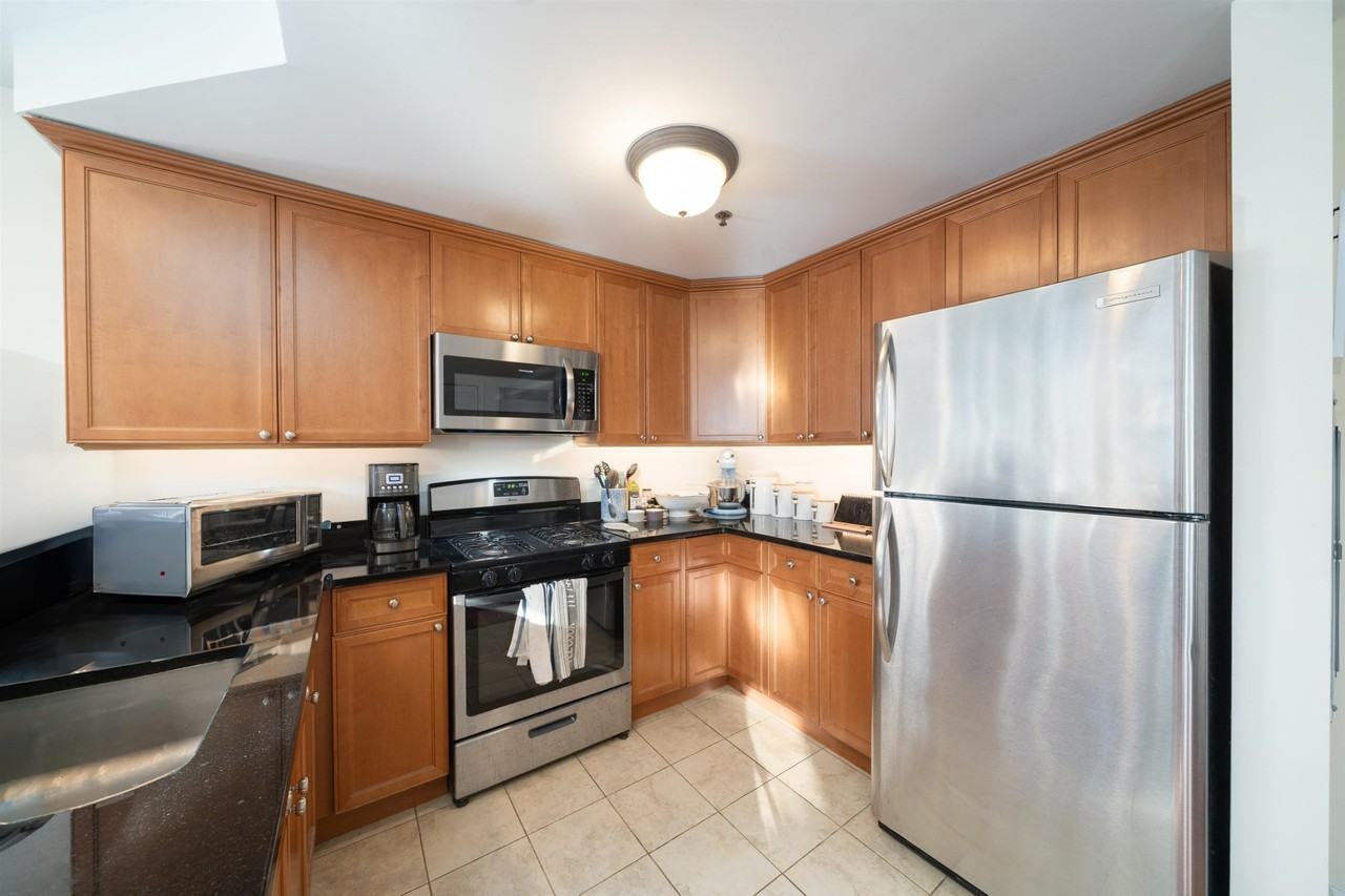 650 2nd St #2H - Photo 2 of 15