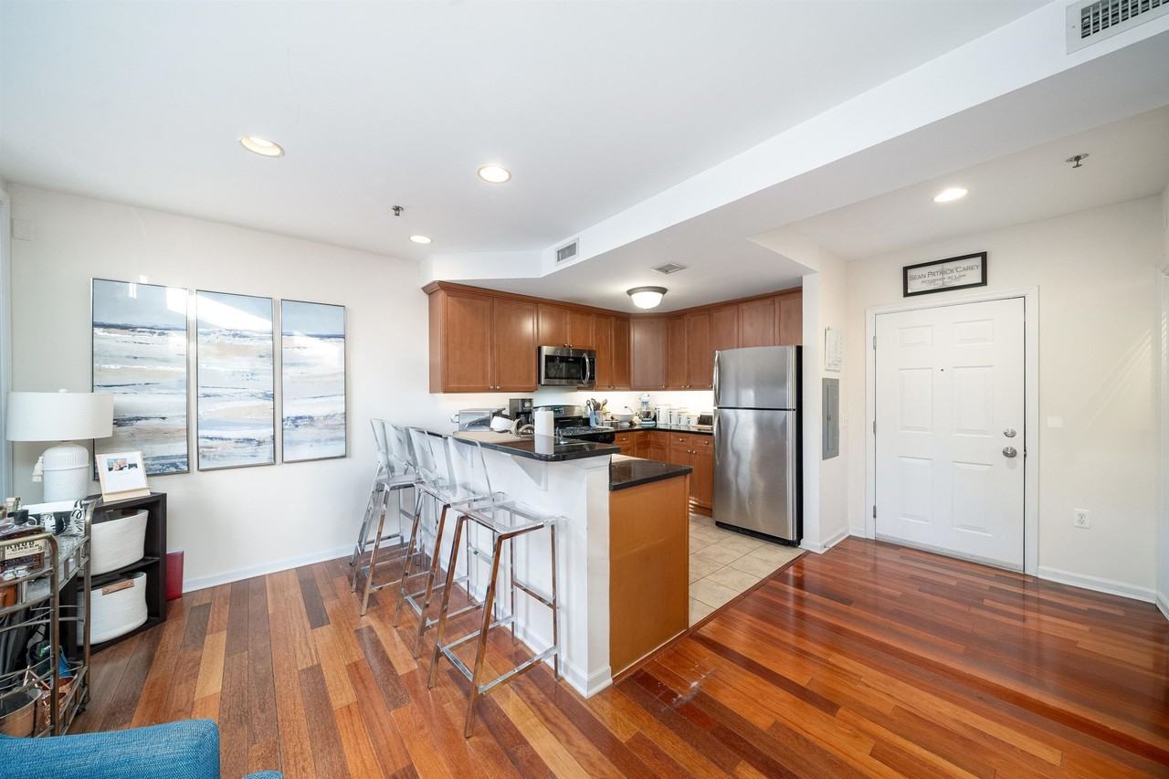 650 2nd St #2H - Photo 3 of 15