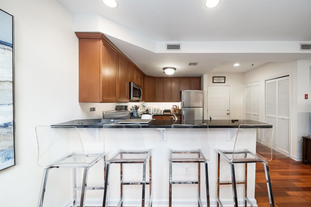 650 2nd St #2H - Photo 4 of 15