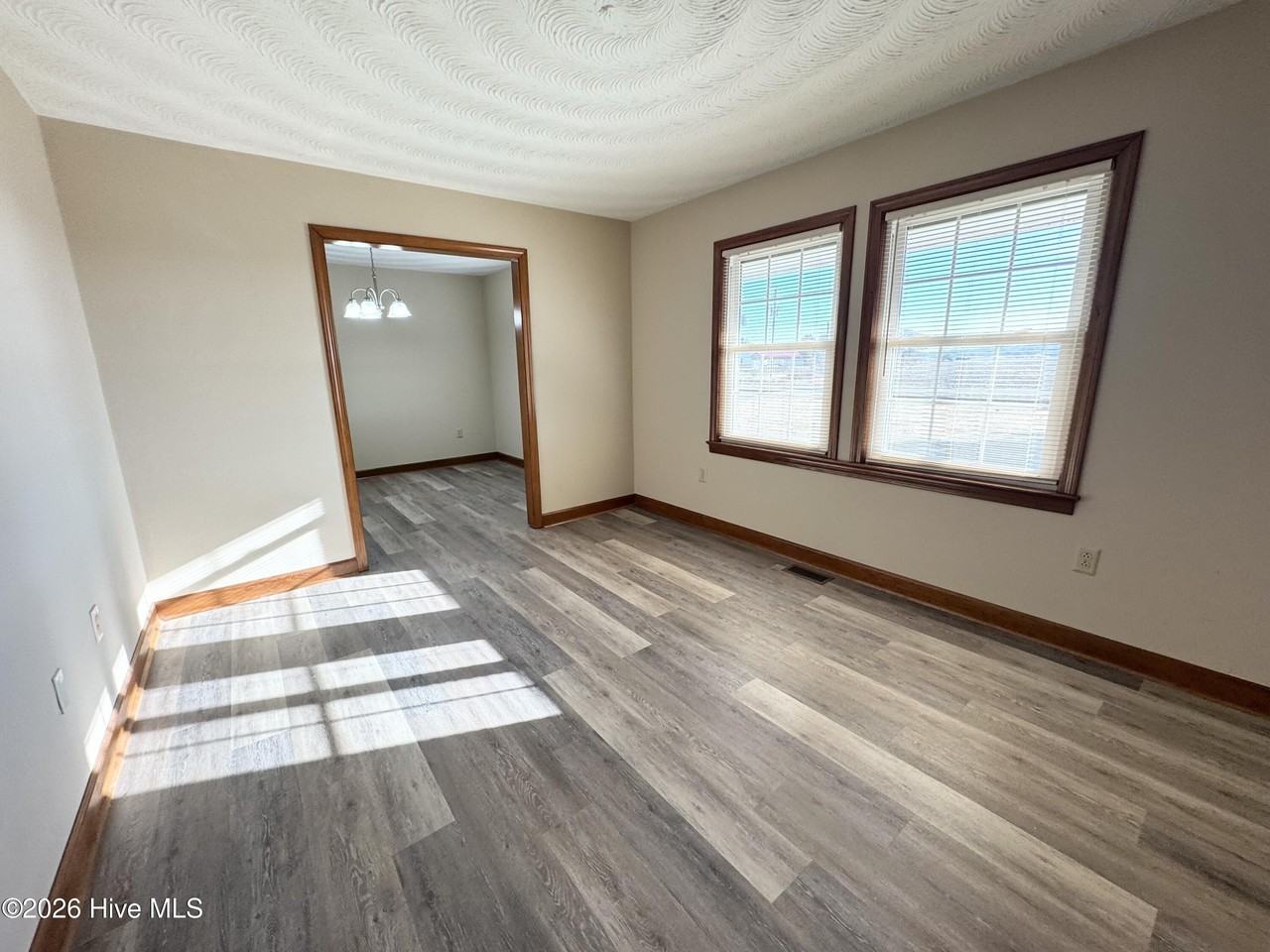 108 Seymour Dr - Photo 3 of 18