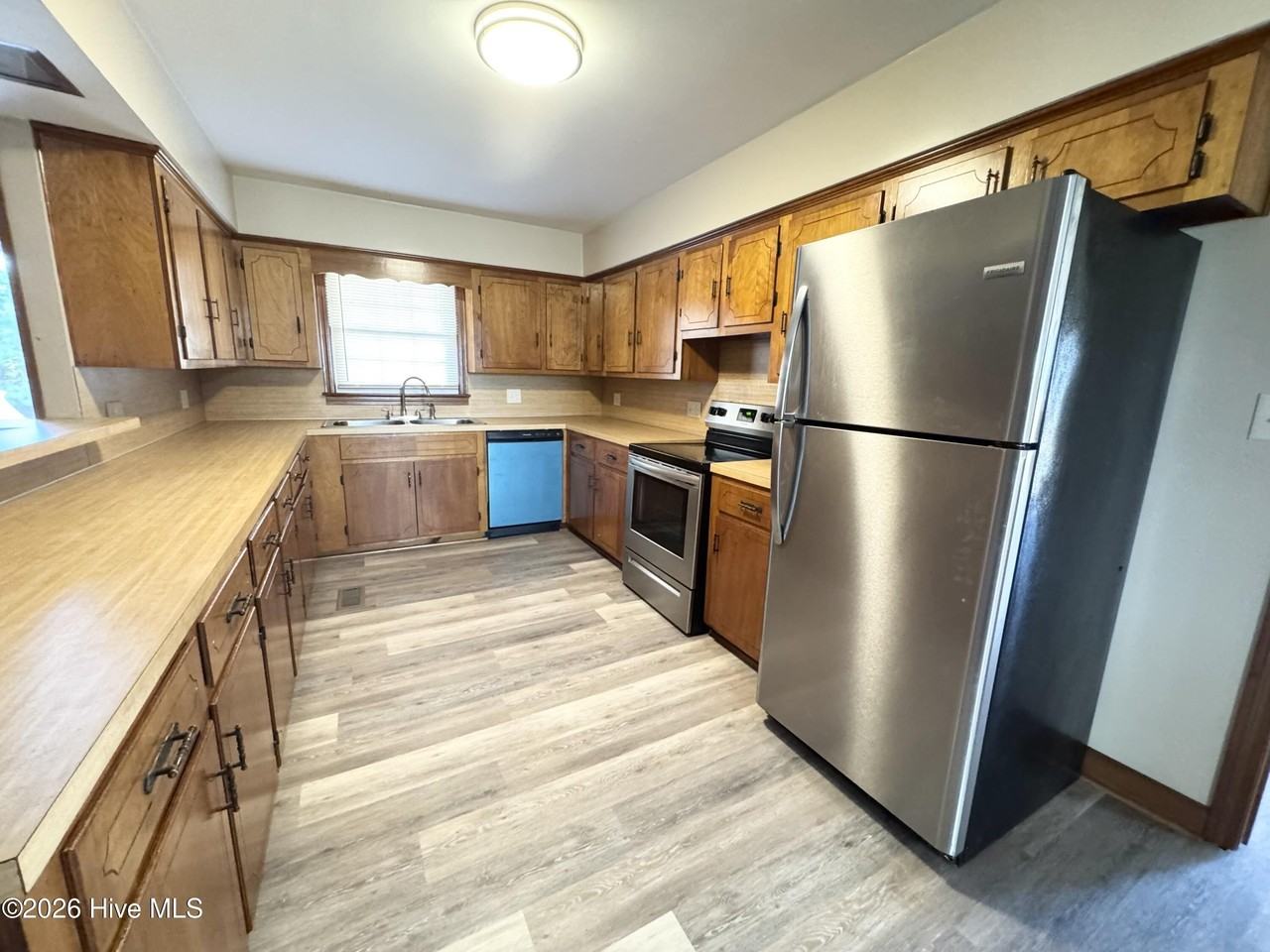 108 Seymour Dr - Photo 4 of 18