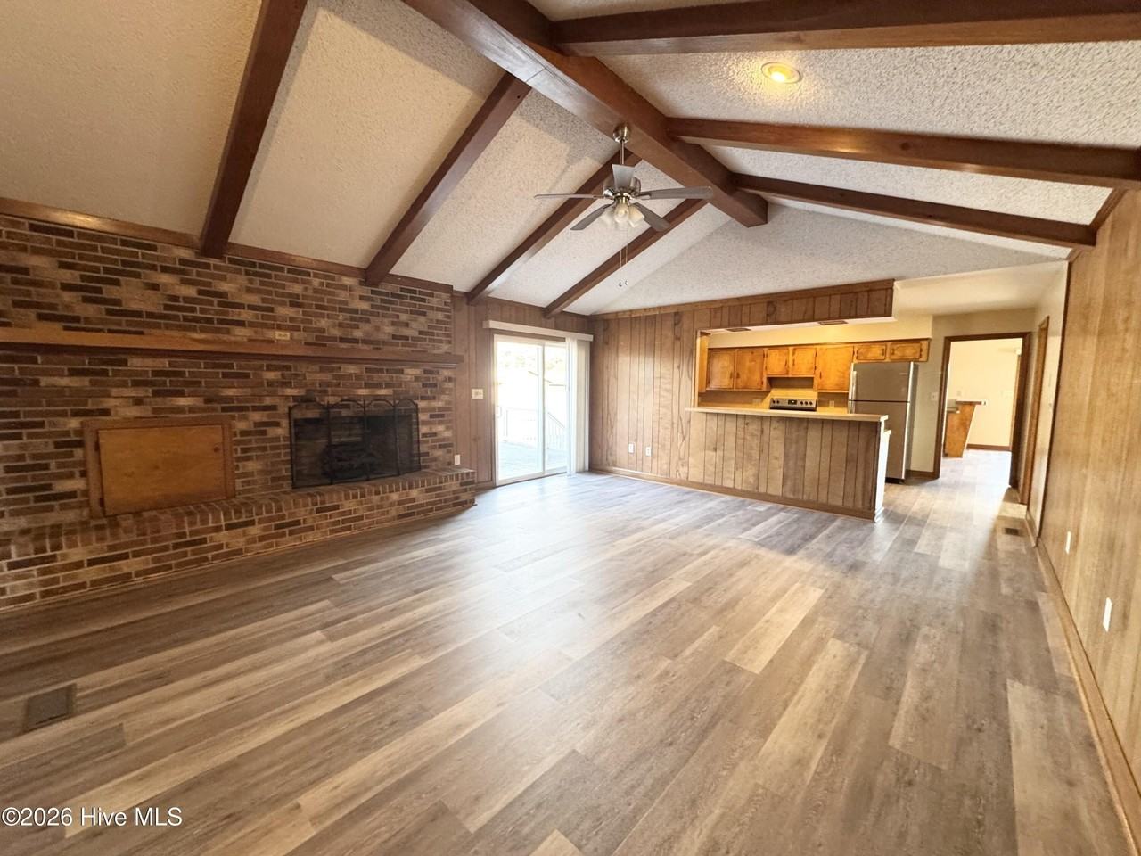 108 Seymour Dr - Photo 5 of 18