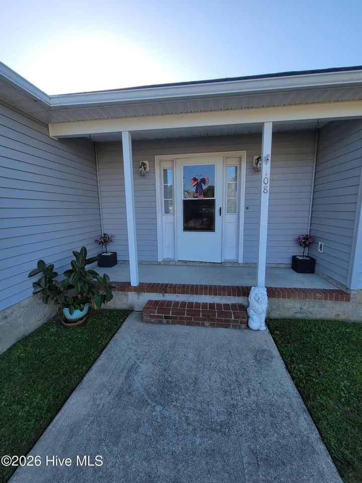 108 Annie Rd - Photo 2 of 21