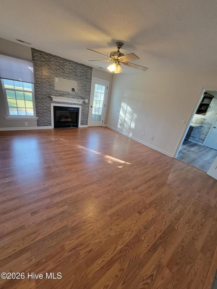 108 Annie Rd - Photo 3 of 21