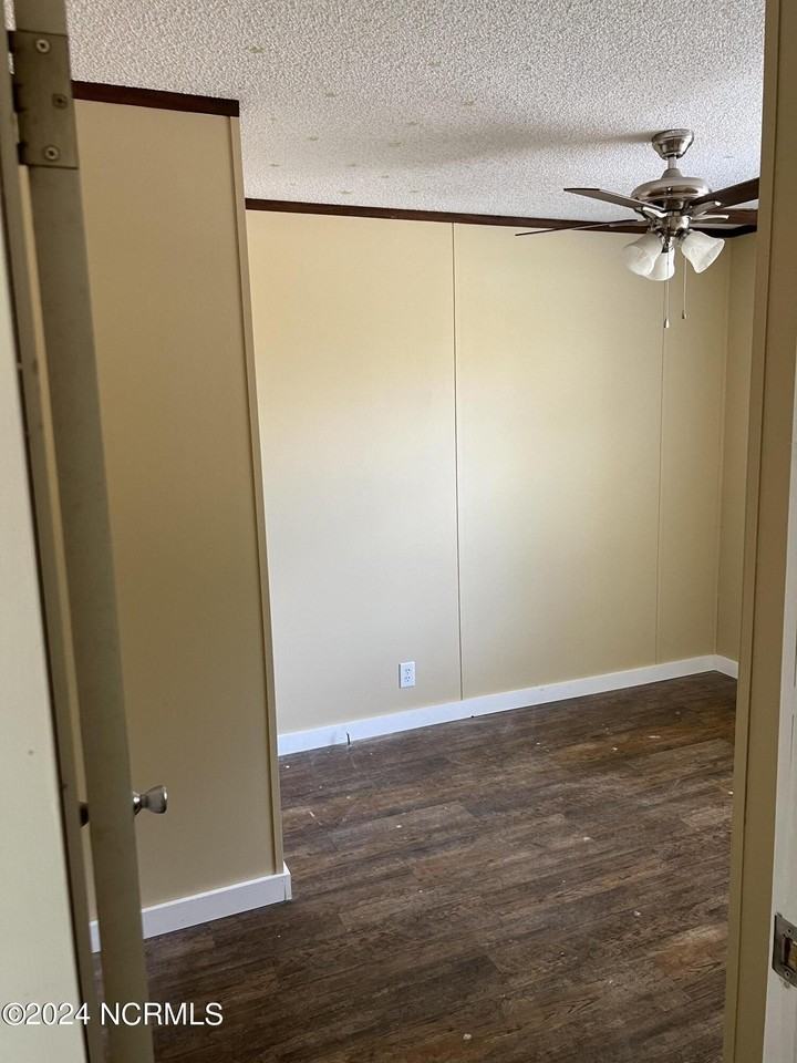 4188 Lobelia Rd - Photo 6 of 10