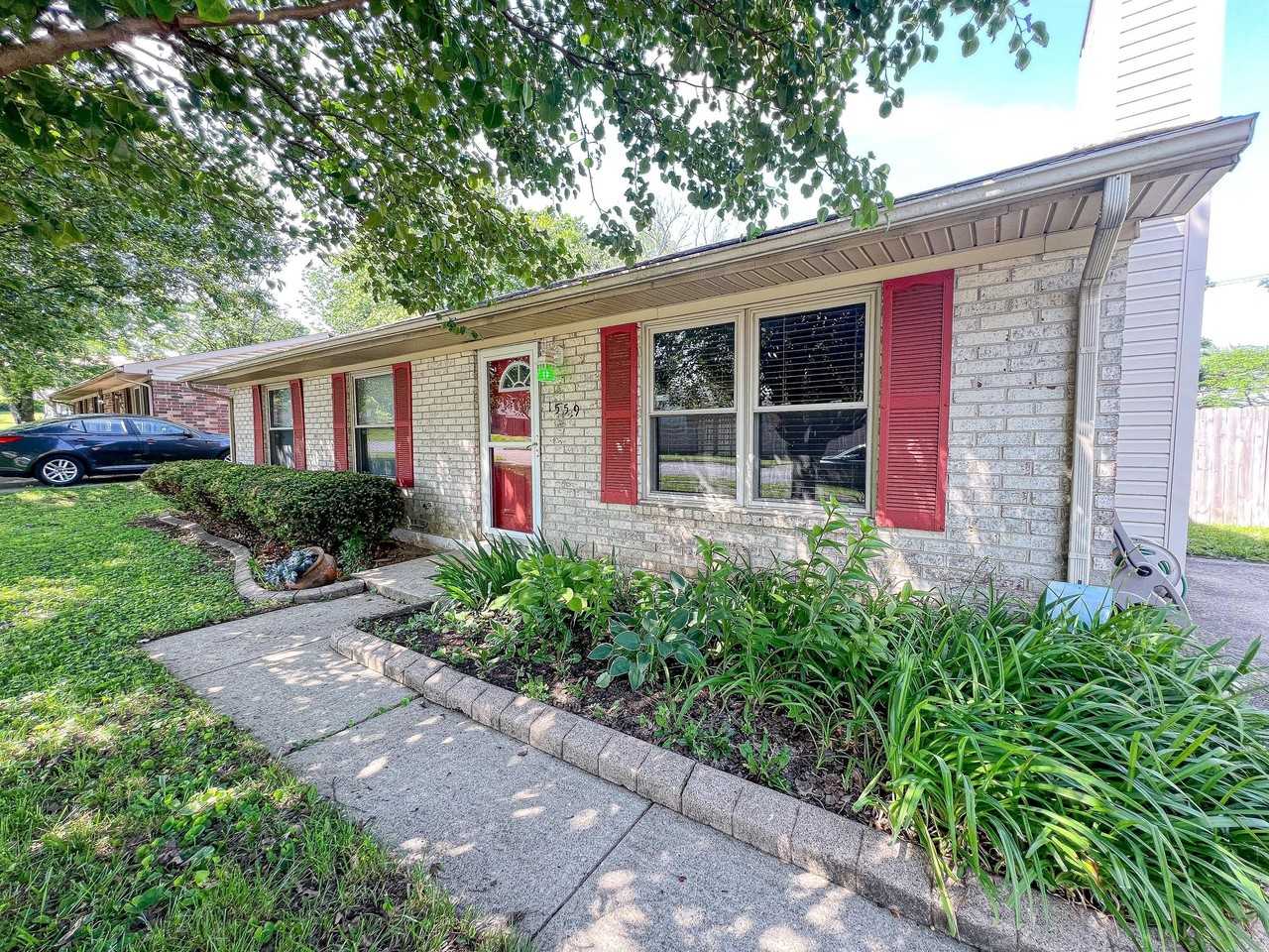 1559 Summerhill Dr - Photo 5 of 22