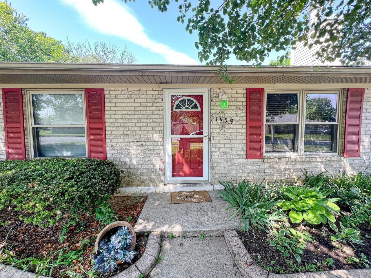 1559 Summerhill Dr - Photo 6 of 22