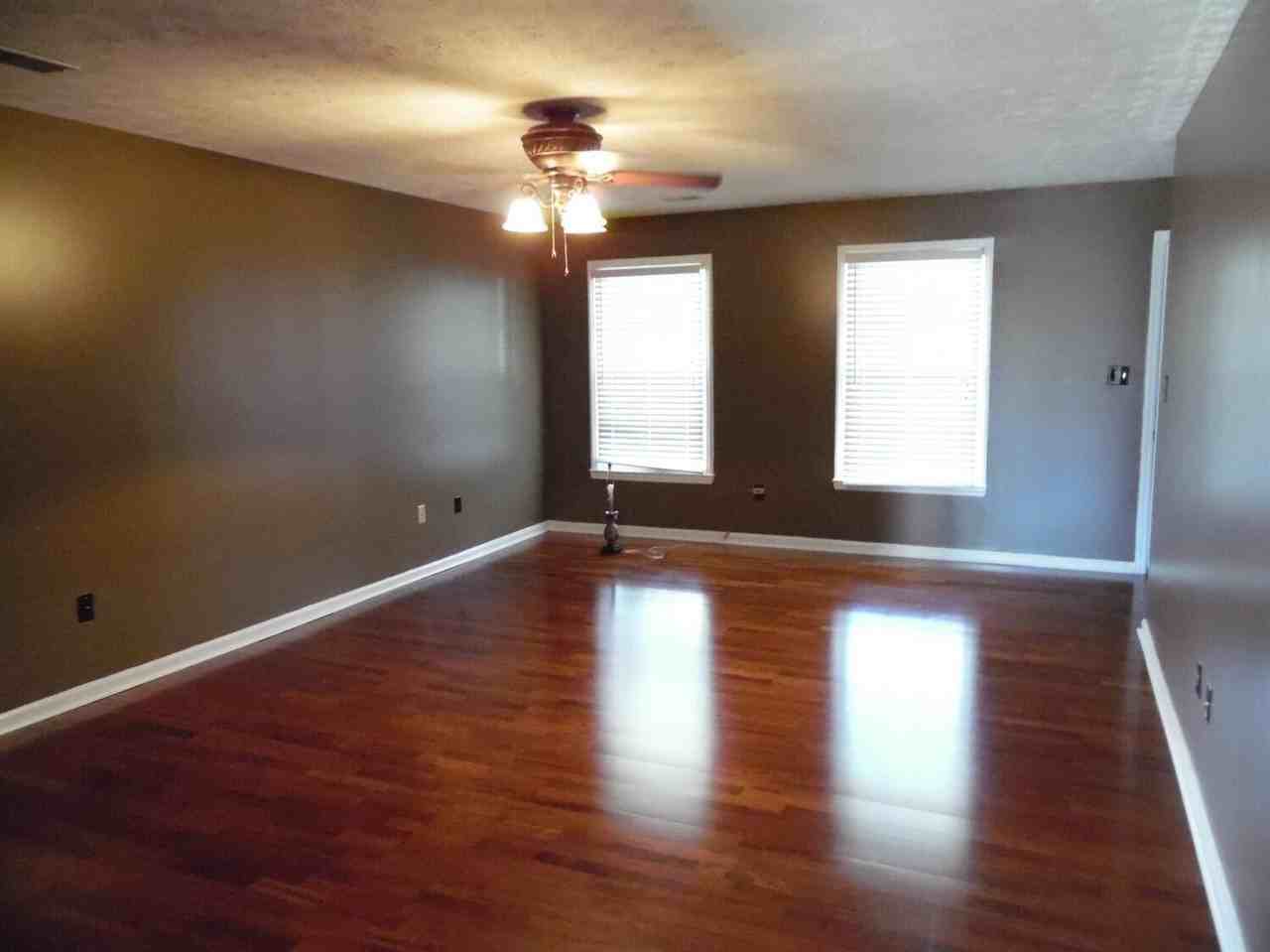 1305 Amherst Dr - Photo 3 of 14