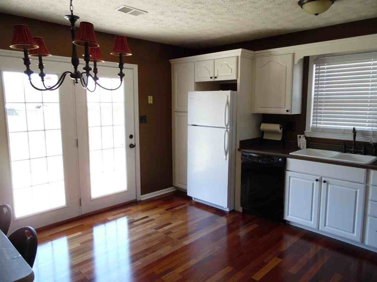 1305 Amherst Dr - Photo 5 of 14