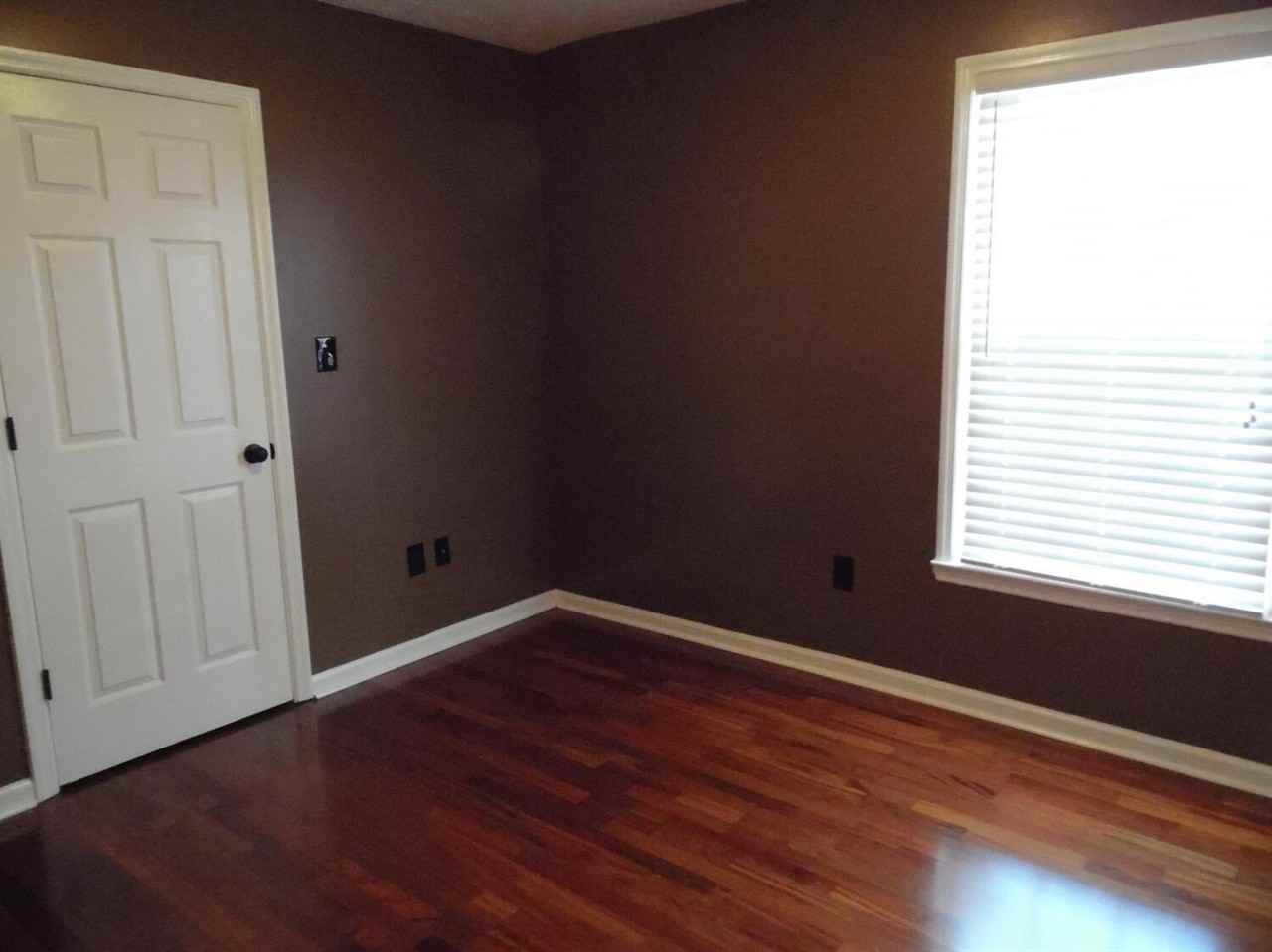 1305 Amherst Dr - Photo 6 of 14