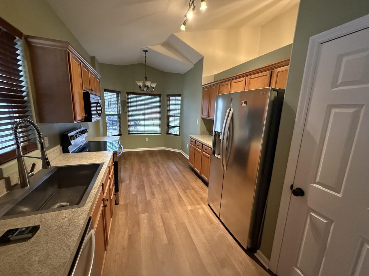 2204 Market Garden Ln - Photo 5 of 15