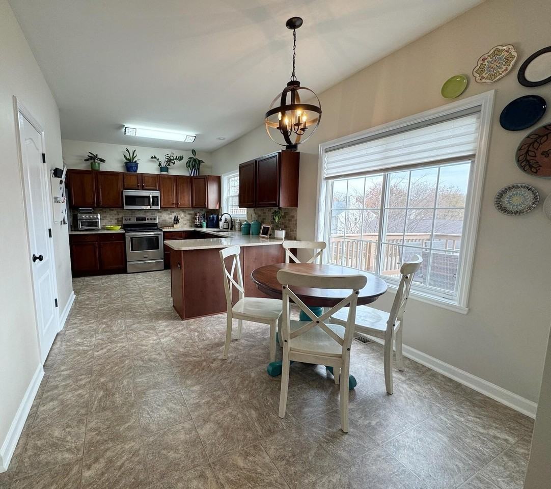 2688 Woodlawn Way - Photo 7 of 35