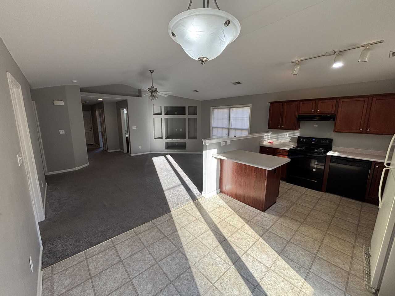 160 Blue Heron Pl - Photo 3 of 15