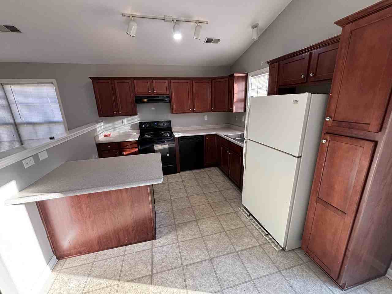 160 Blue Heron Pl - Photo 4 of 15