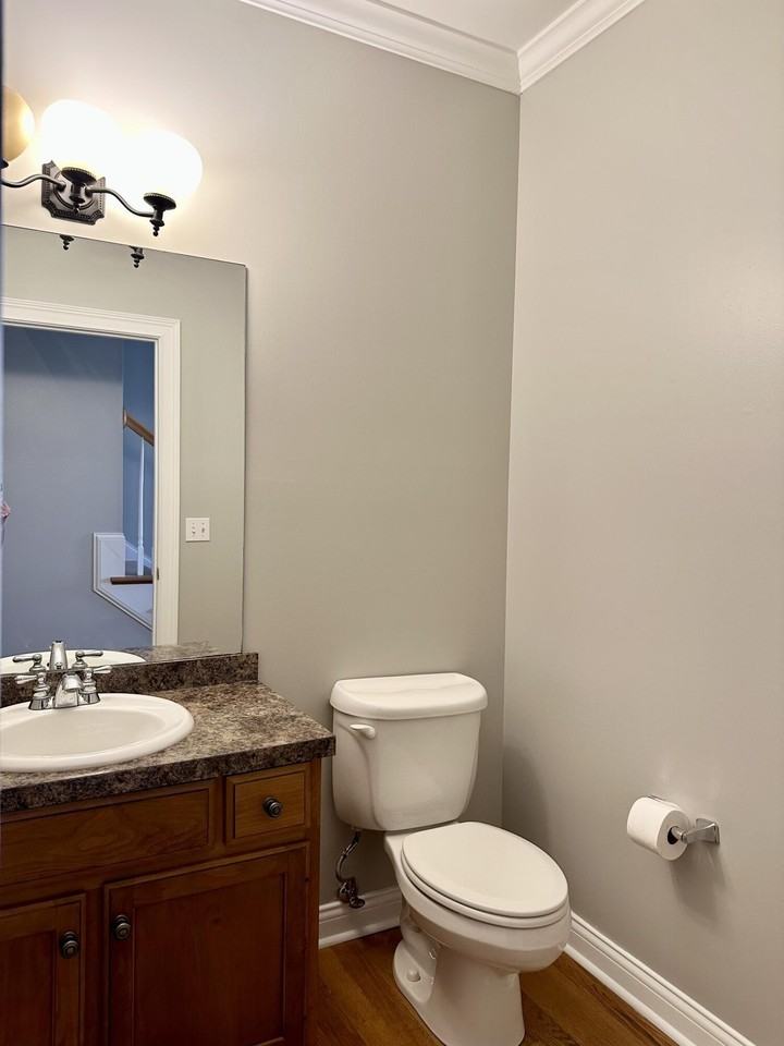 114 W Green St - Photo 4 of 48