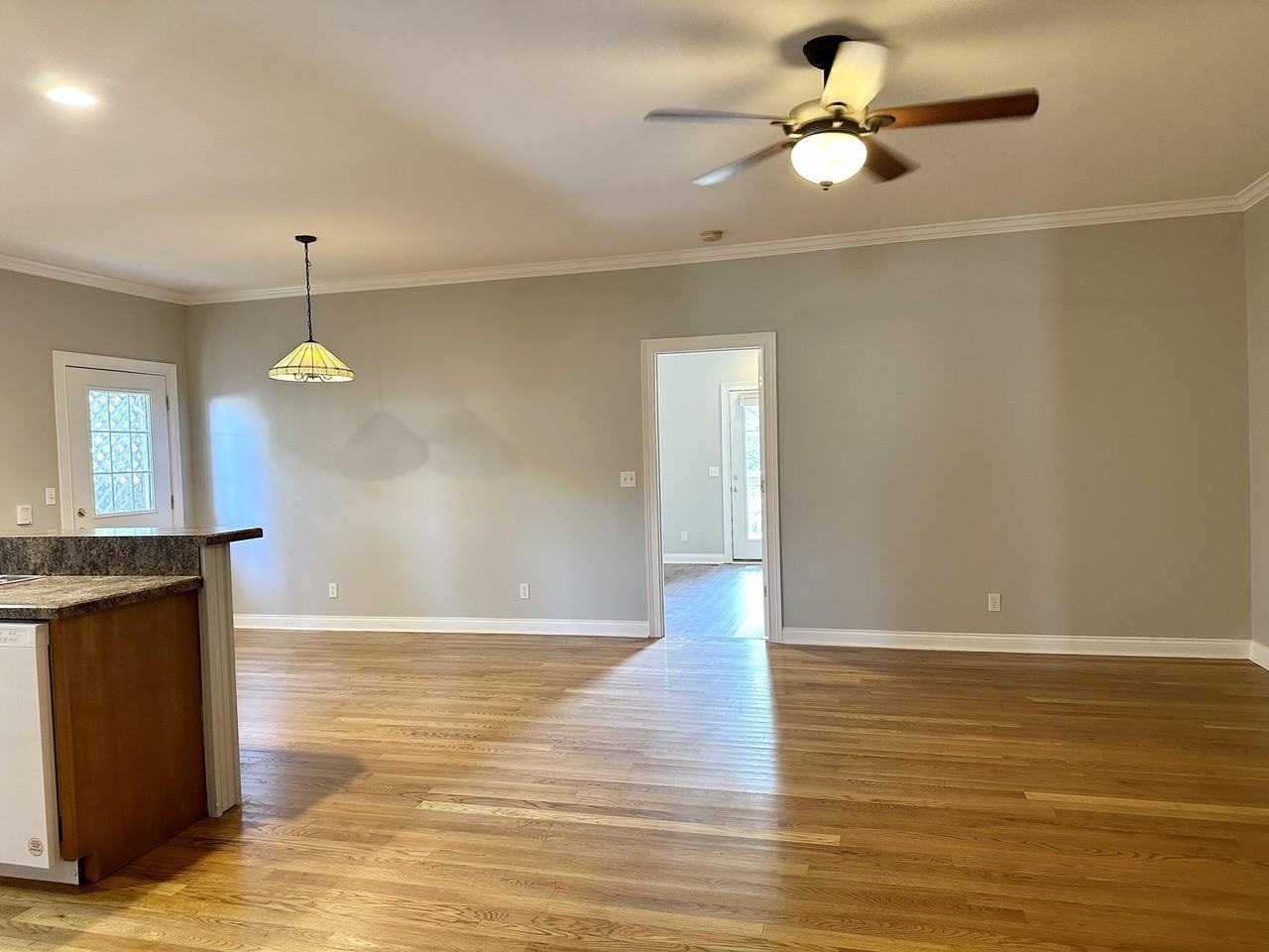 114 W Green St - Photo 6 of 48