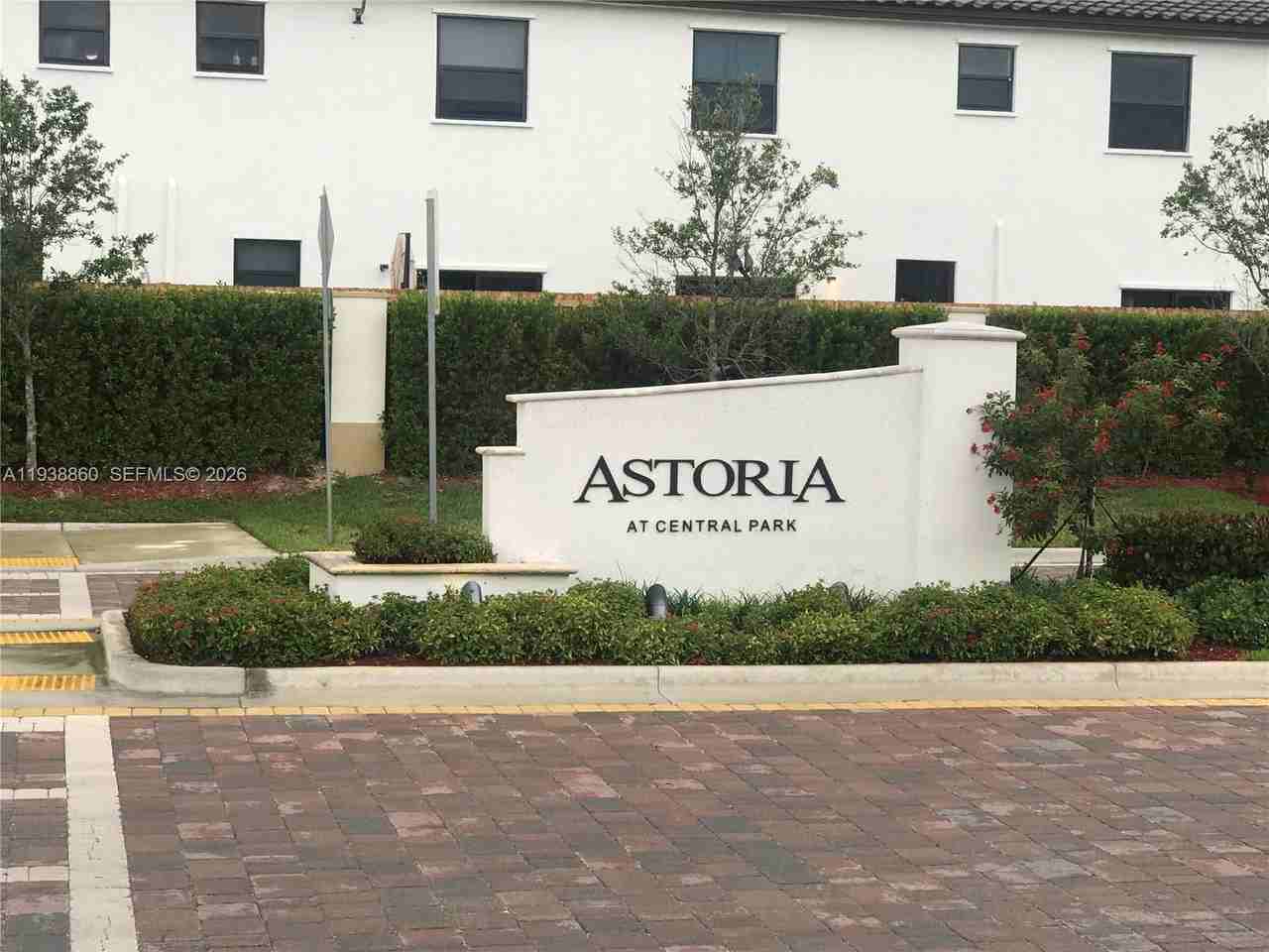 8807 Nw 103rd Ave - Photo 5 of 8