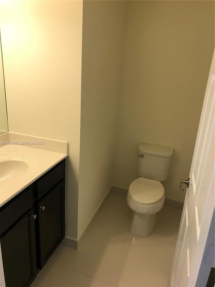 8807 Nw 103rd Ave - Photo 6 of 8