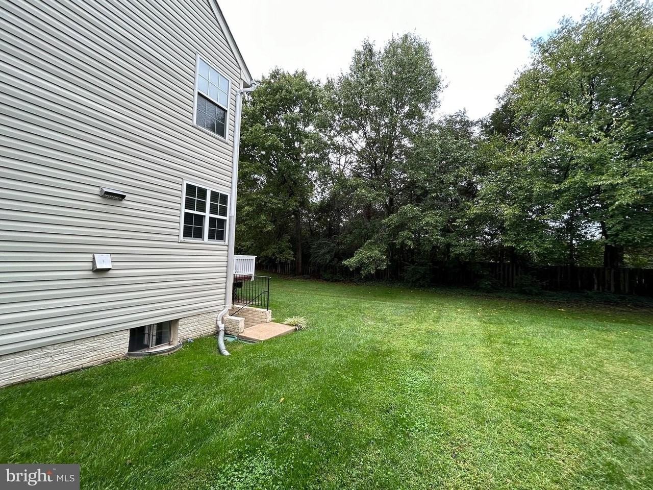 46728 Hollow Mountain Pl - Photo 3 of 37