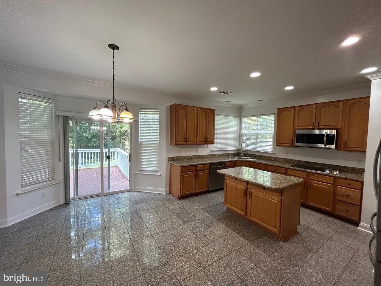 46728 Hollow Mountain Pl - Photo 6 of 37