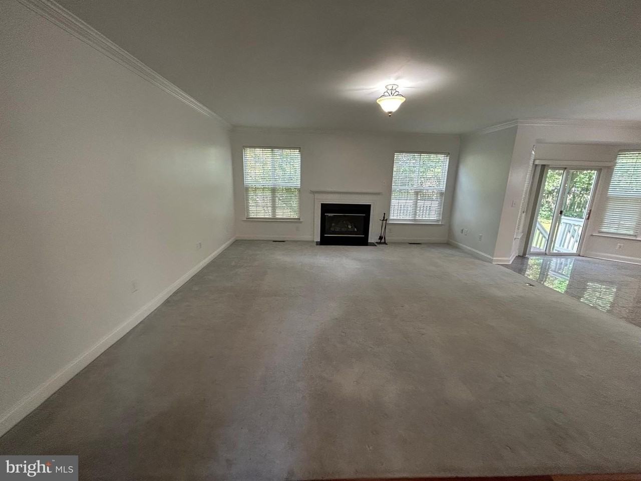 46728 Hollow Mountain Pl - Photo 7 of 37