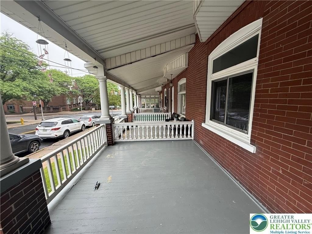 608 1/2 Saint John St - Photo 2 of 15