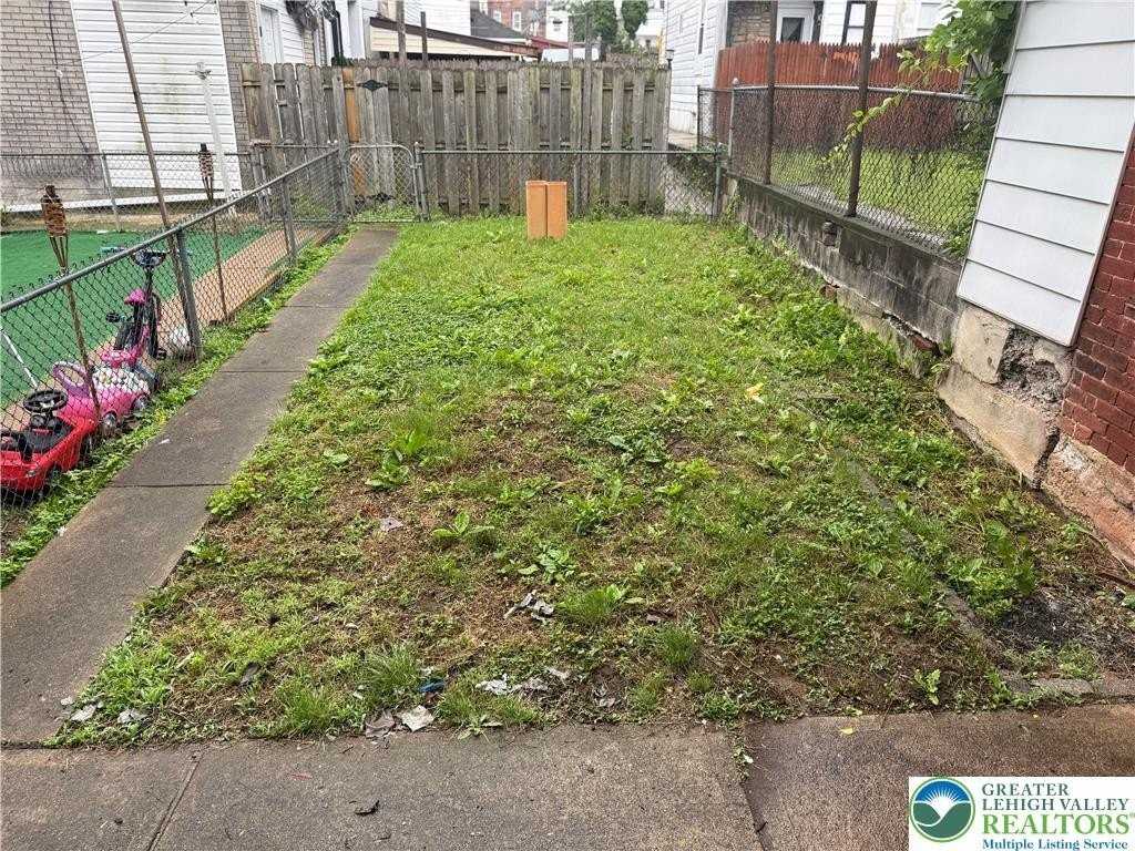 608 1/2 Saint John St - Photo 6 of 15