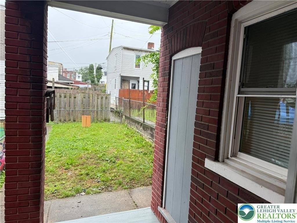 608 1/2 Saint John St - Photo 7 of 15