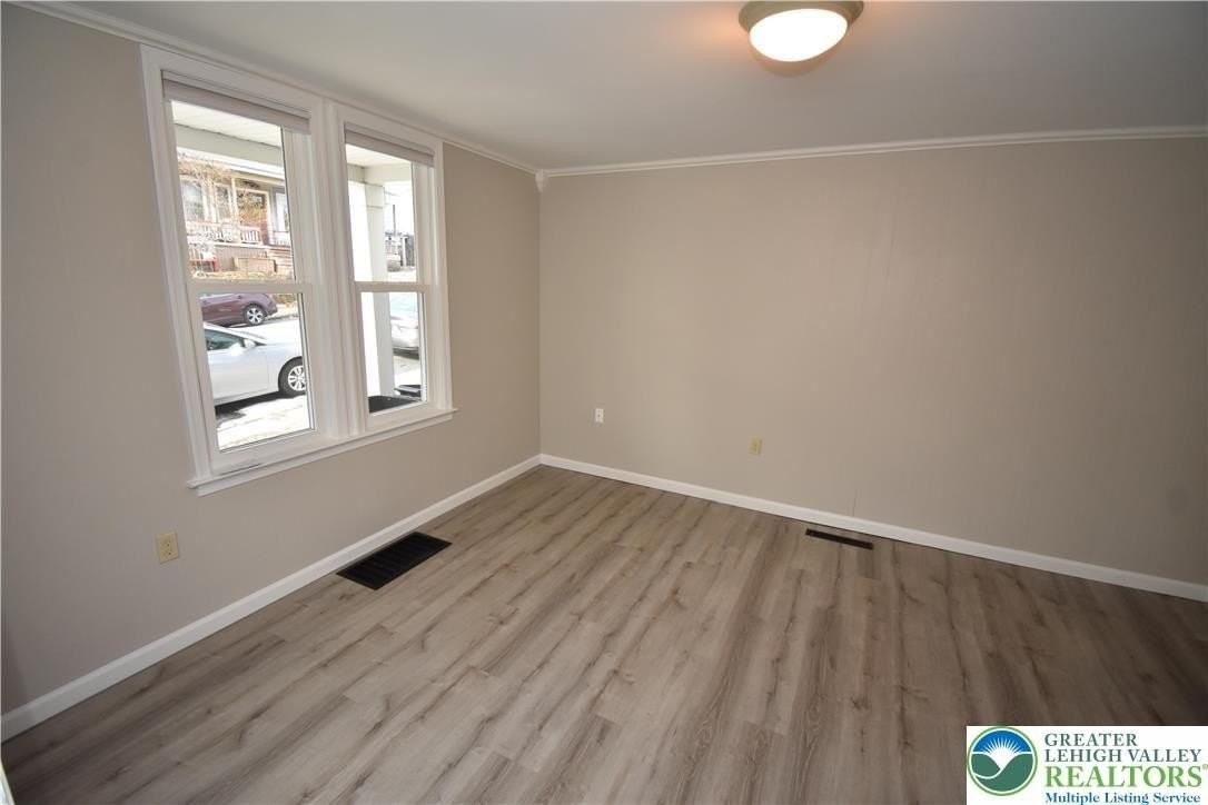 329 9th St - Photo 4 of 19