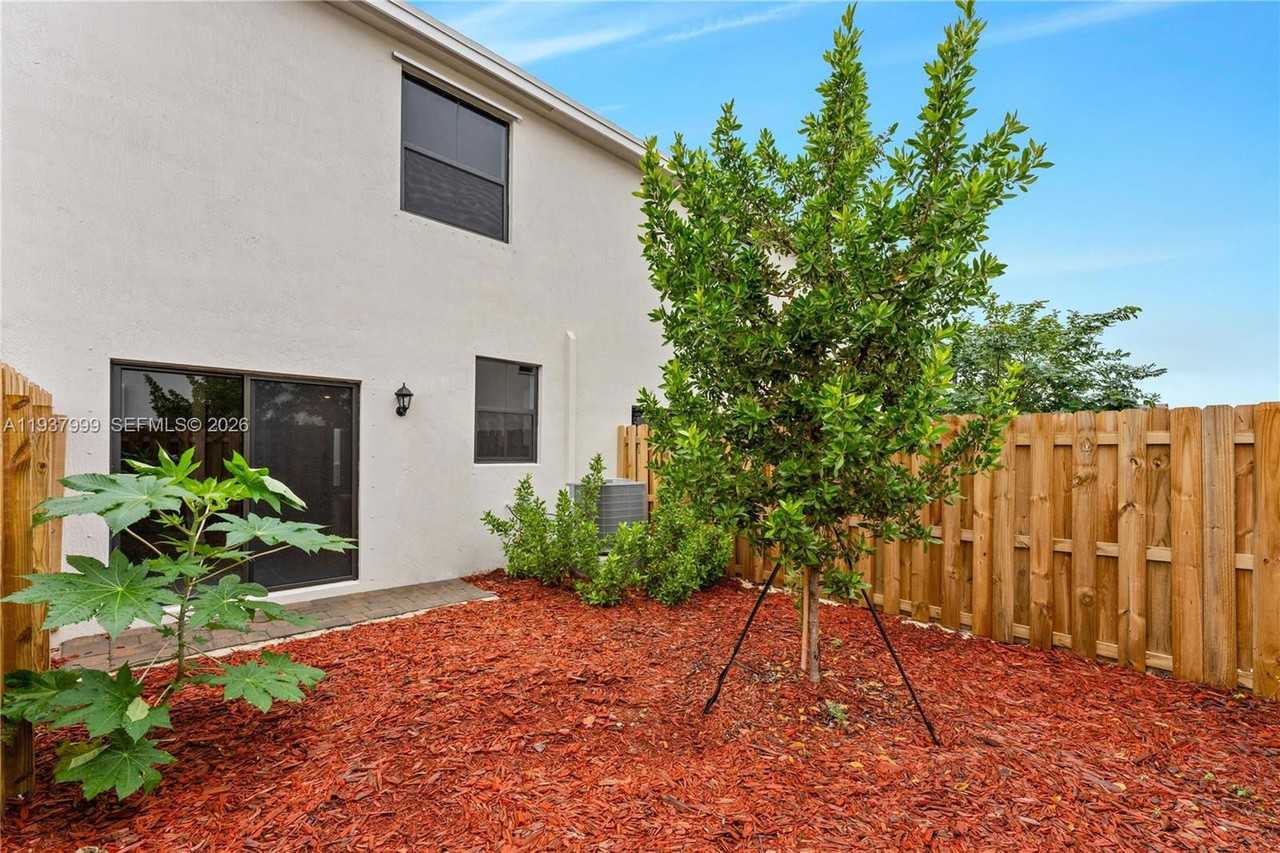 433 Ne 12th St #433 - Photo 6 of 8