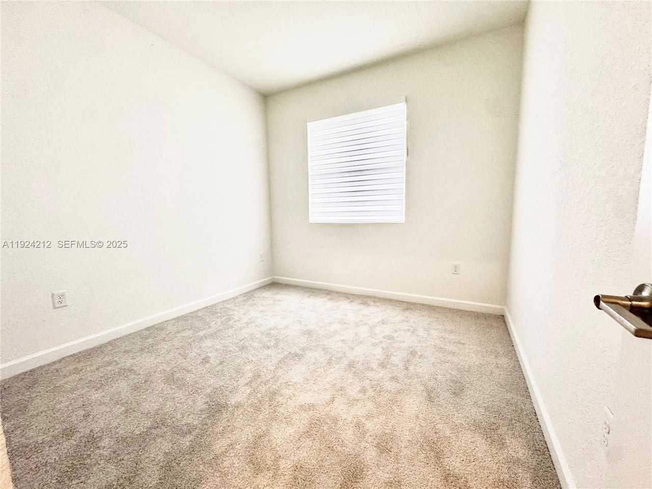 1116 Se 3rd Ter #1116 - Photo 7 of 8