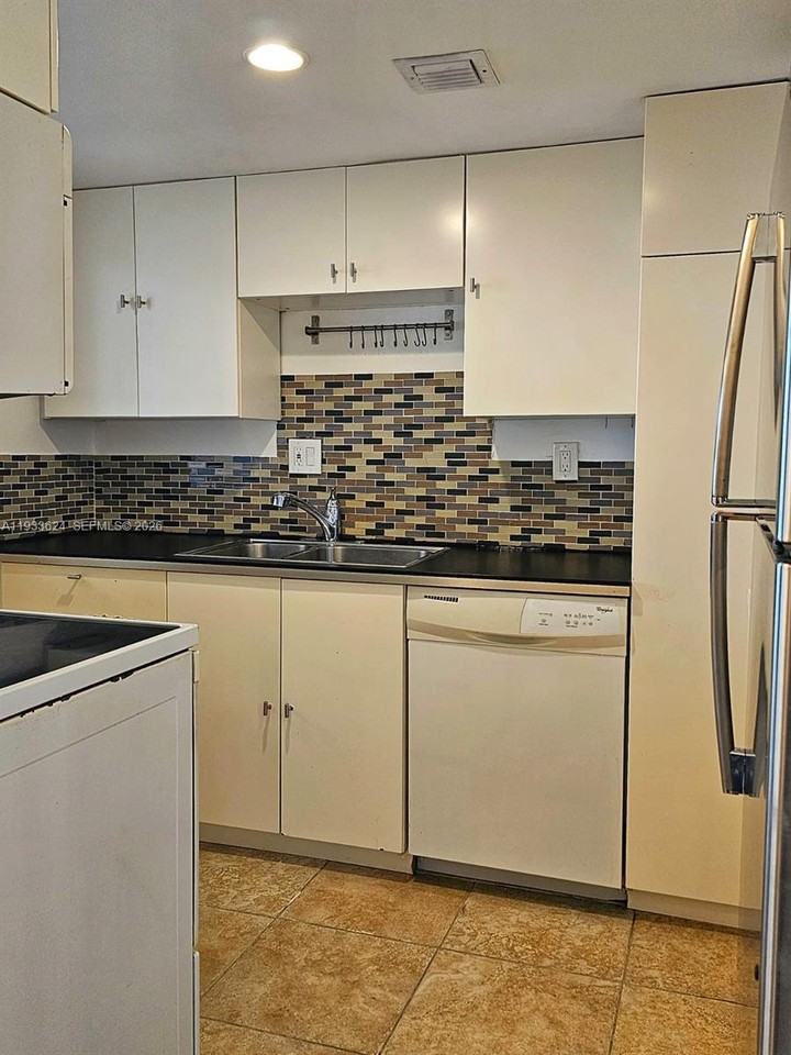 3702 Ne 171st St #8 - Photo 5 of 8