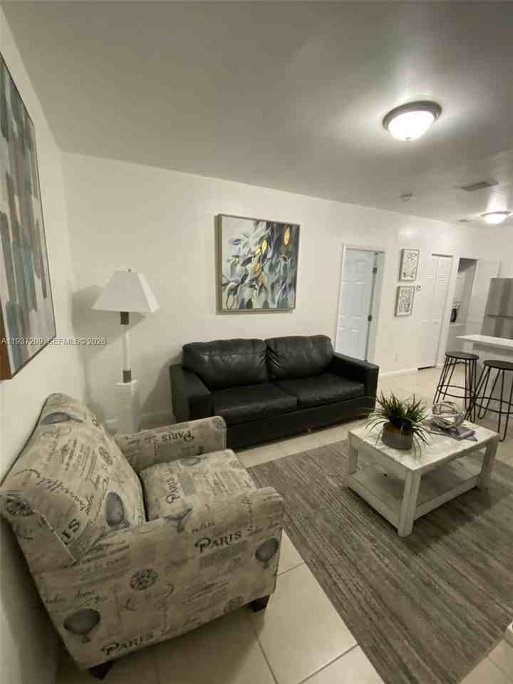 1042 Nw 2nd St #1042 - Photo 3 of 8