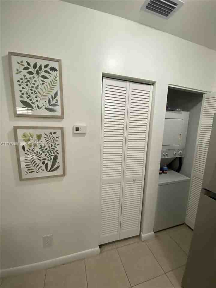 1042 Nw 2nd St #1042 - Photo 7 of 8