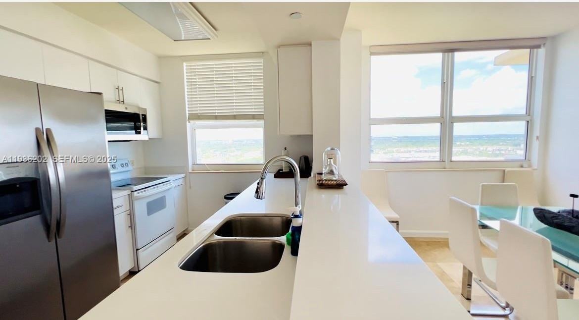 19501 W Country Club Dr #2313 - Photo 3 of 8