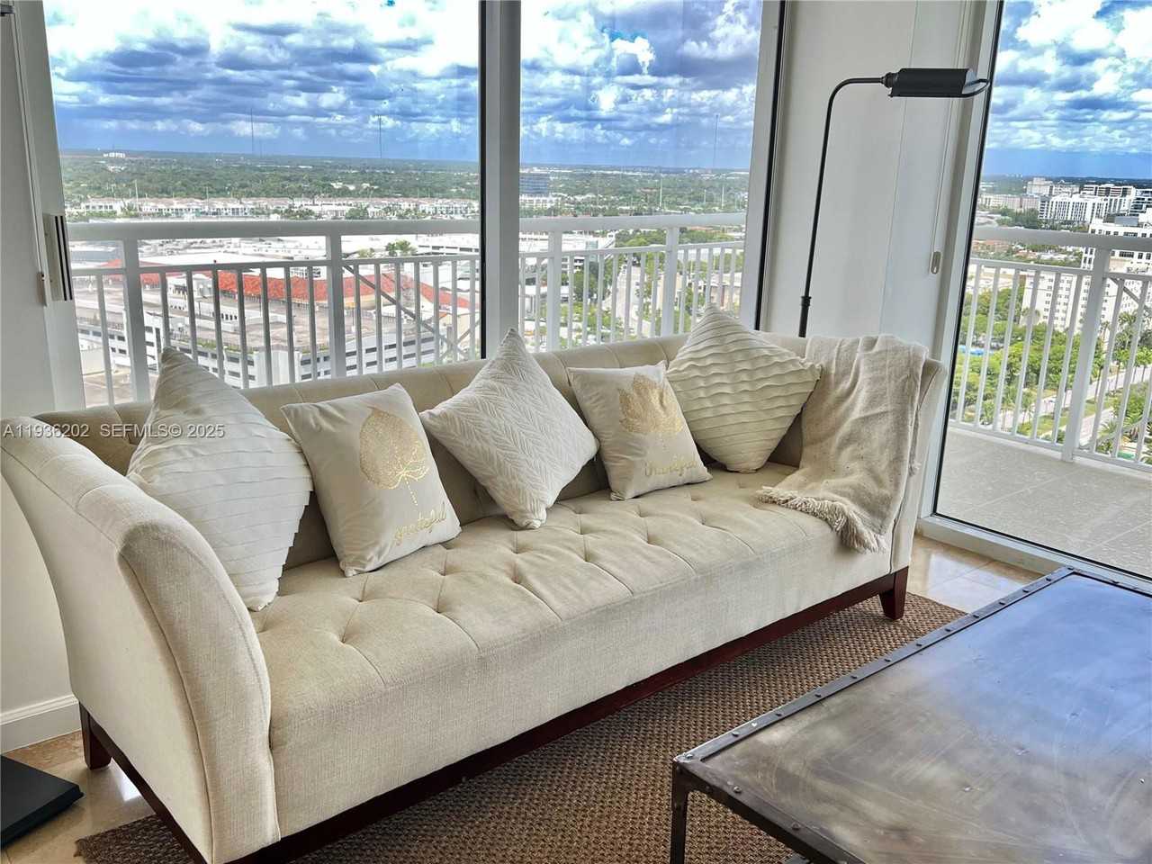 19501 W Country Club Dr #2313 - Photo 5 of 8